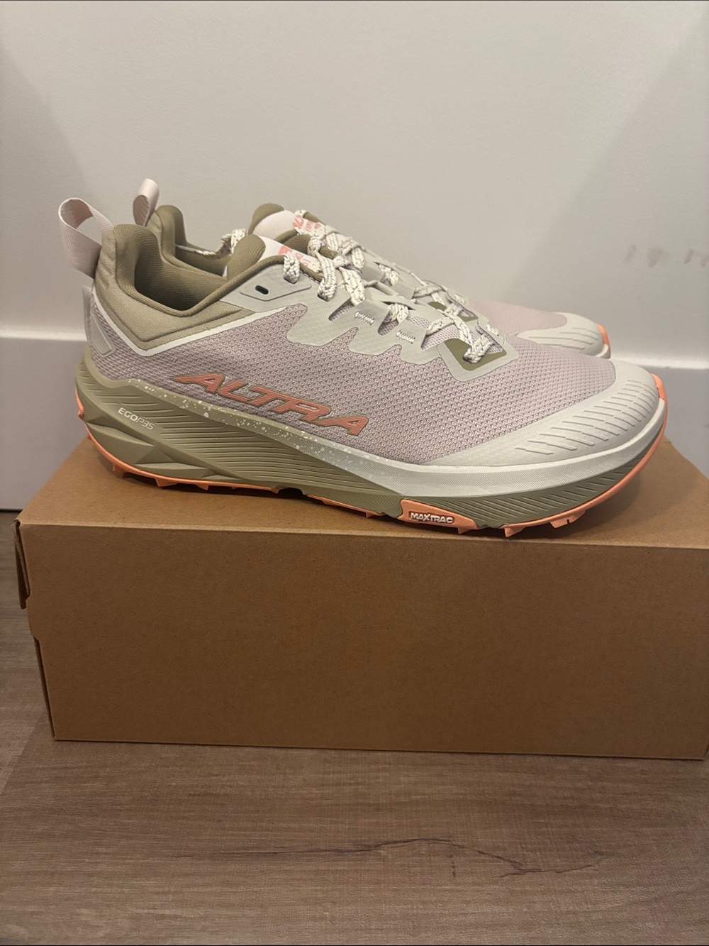 Altra Women's Experience Wild 3 tan size 10 new with box - Picture 1 of 7
